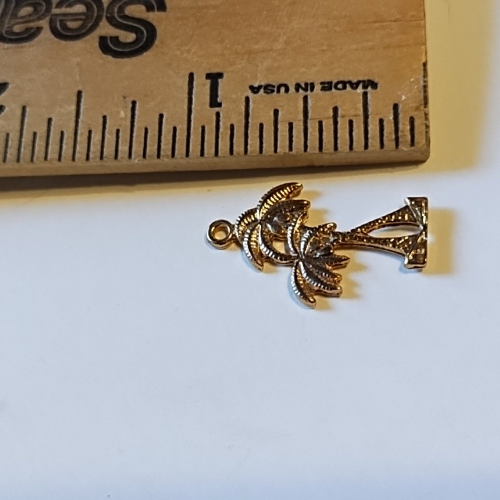 Nwot Palm Tree Bracelet Charm - Picture 4 of 4